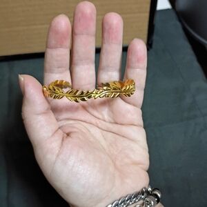 ELEGANT GOLD TONE CUFF BRACELET